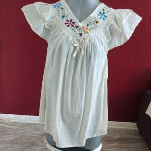 Artesian-Floral Embroidered Beige V-neck Short Sleeve Cultural Manta Blouse NWOT